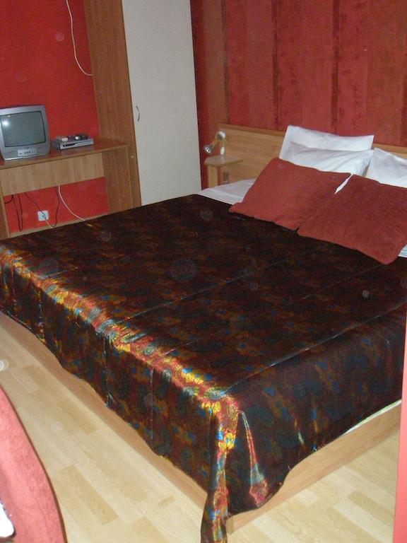 Family Hotel Kredo Сливен Экстерьер фото